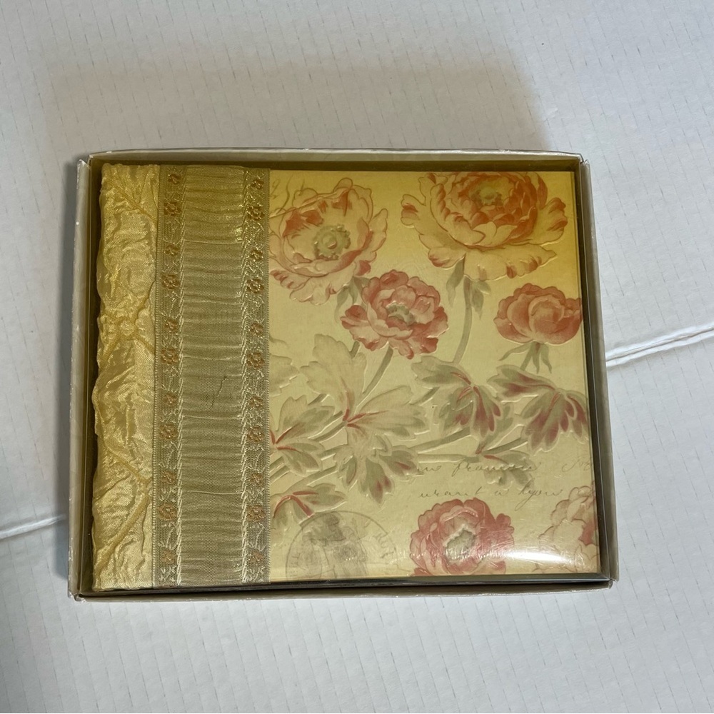 K & Company Floral Scrapbook Photo Album with Ribbon Detail 6x6